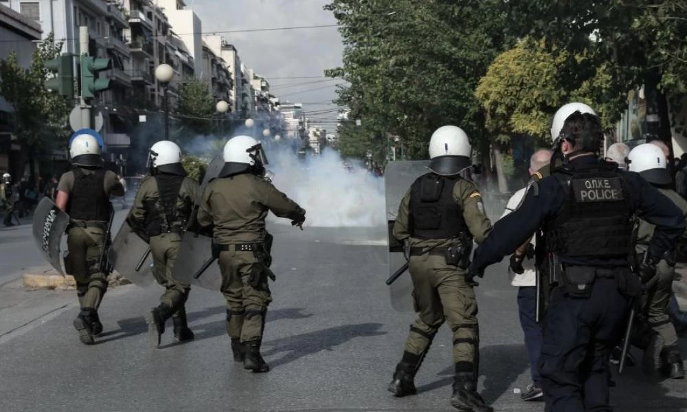Επίθεση με πέτρες κατά αστυνομικών στην ΑΣΟΕΕ
